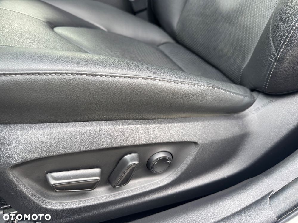 Toyota Camry 2.5 Hybrid Executive CVT - 27