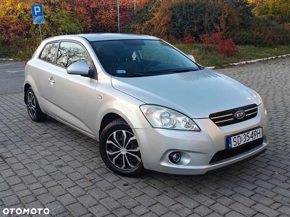 Kia Ceed - 33