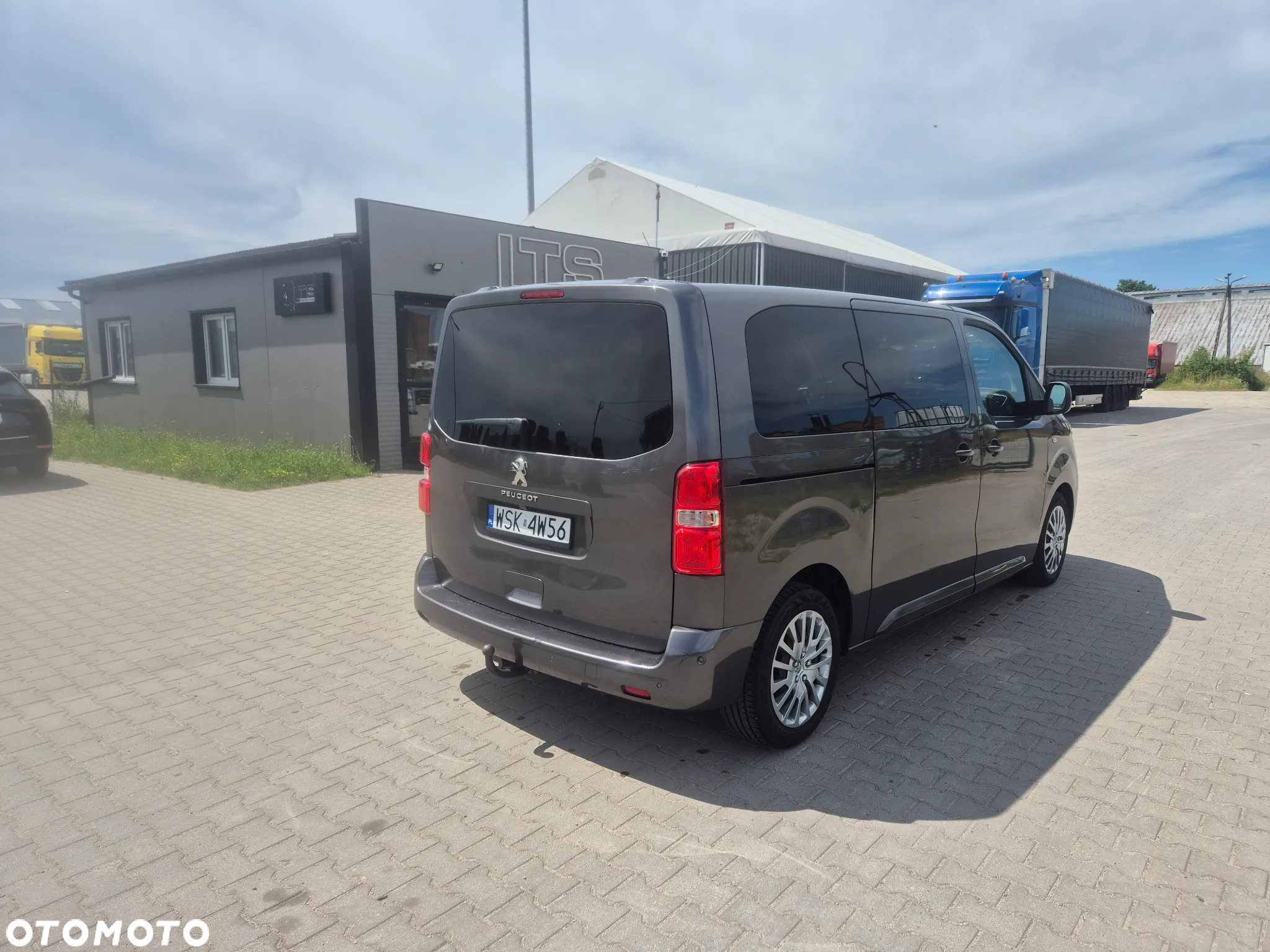 Peugeot Traveller - 10