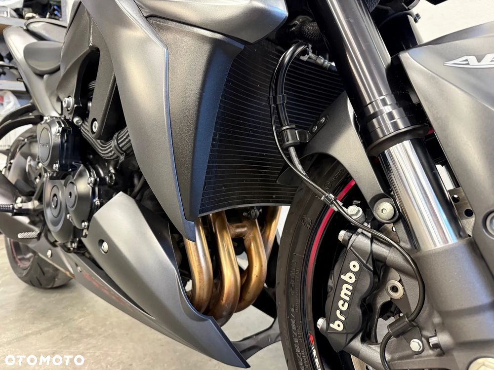 Suzuki GSX - 12