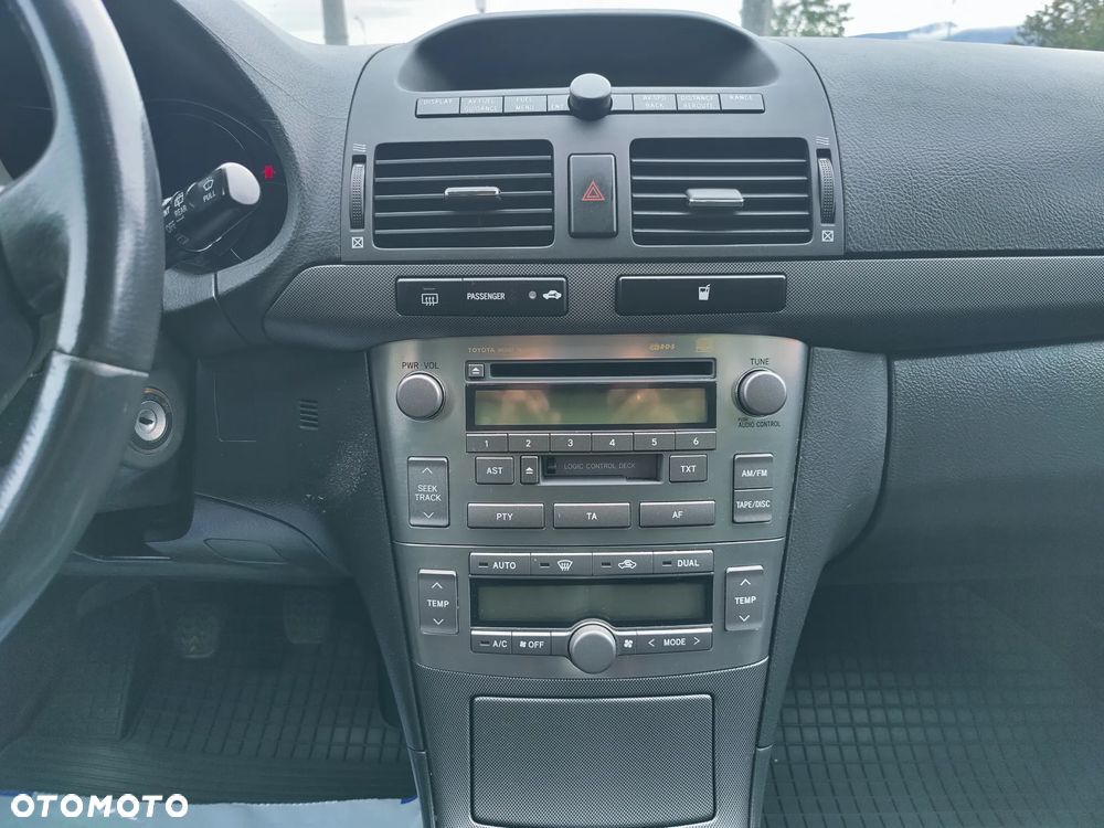 Toyota Avensis - 8