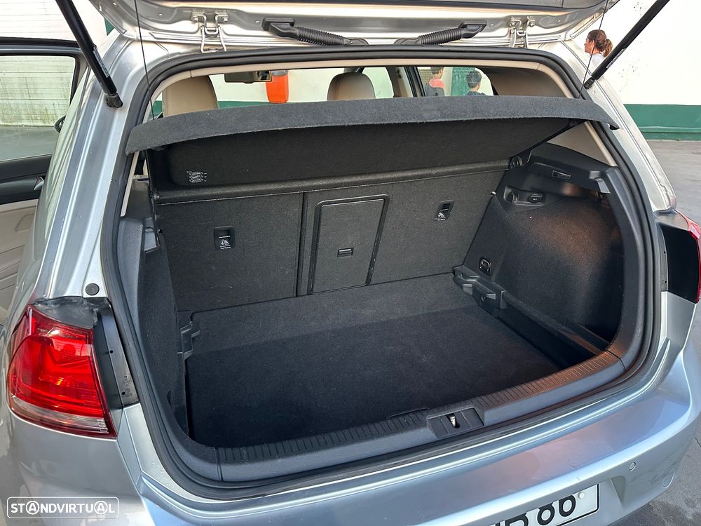 VW Golf 1.6 TDi Highline DSG - 38