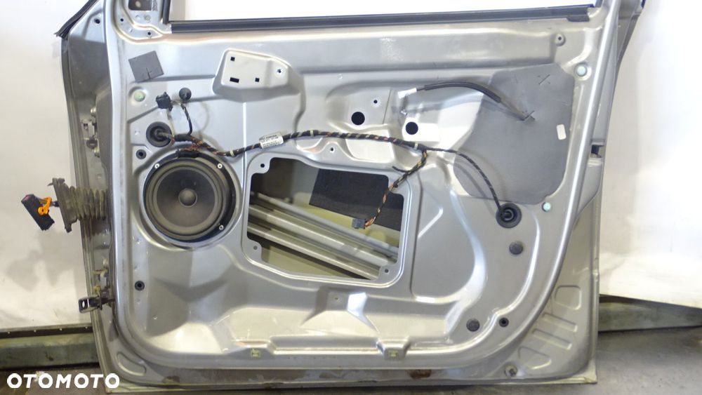 DRZWI PRAWY PRZÓD SKODA FABIA II 1.2 KOL: 9202 - 14