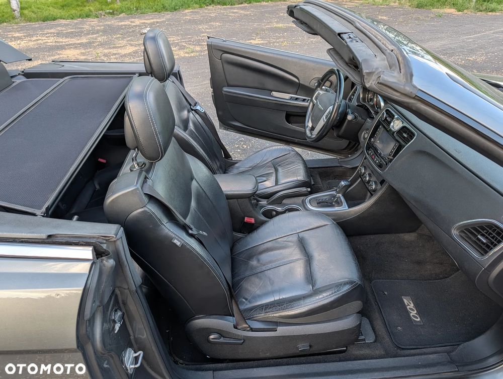 Chrysler 200 - 24