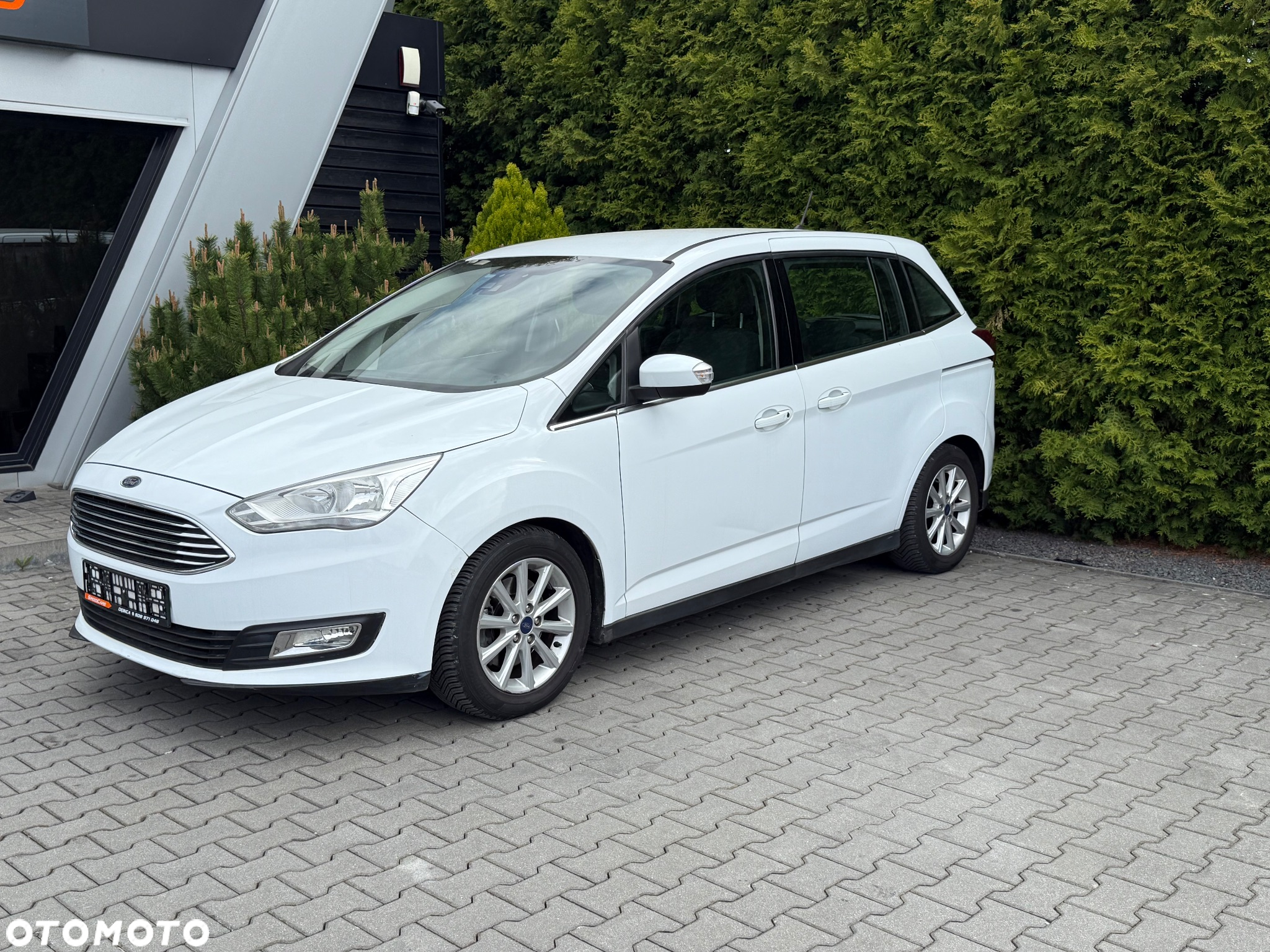 Ford Grand C-MAX - 16