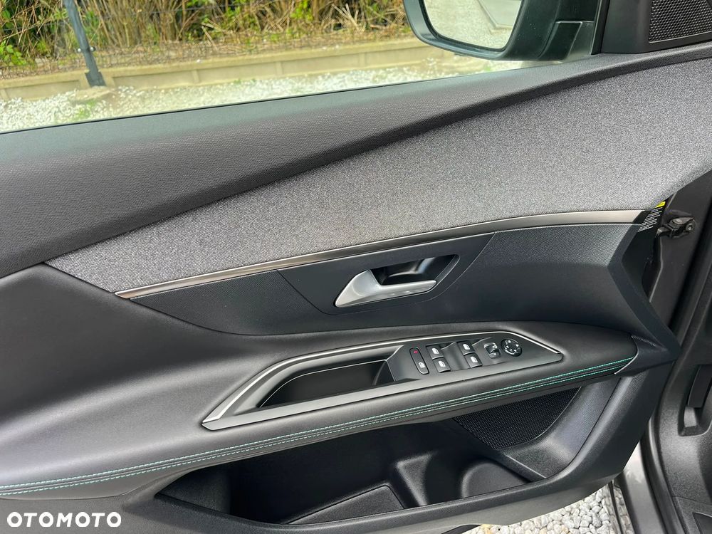 Peugeot 3008 225 e-EAT8 Allure Pack - 33