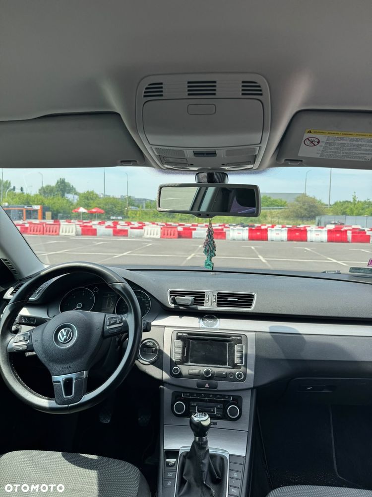 Volkswagen Passat 1.6 TDI Comfortline - 9