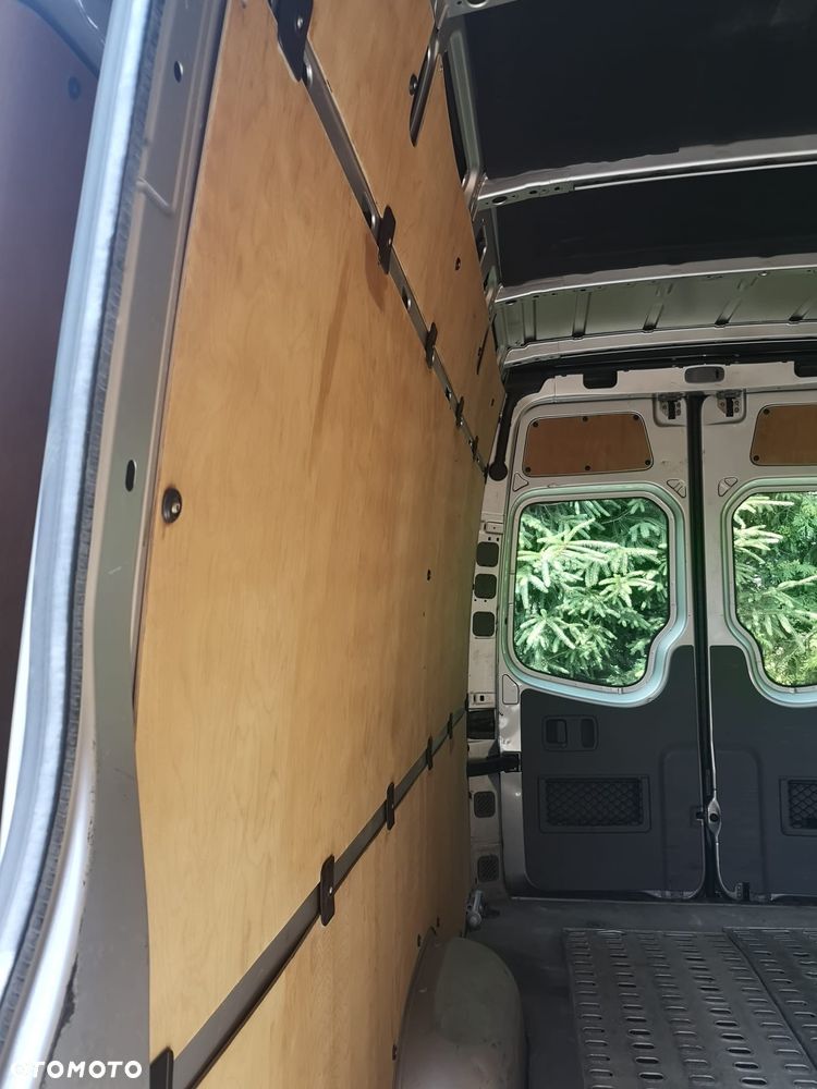 Mercedes-Benz Sprinter - 11