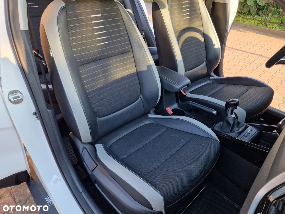 Kia Stonic 1.4 L - 23