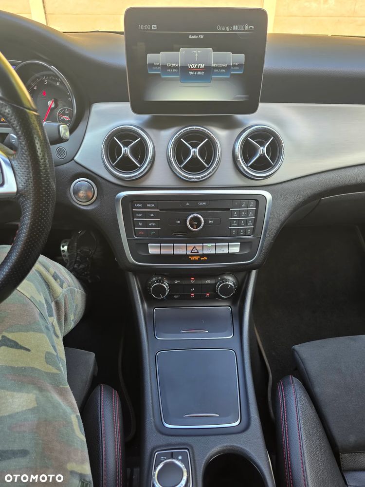 Mercedes-Benz CLA 180 7G-DCT AMG Line - 22