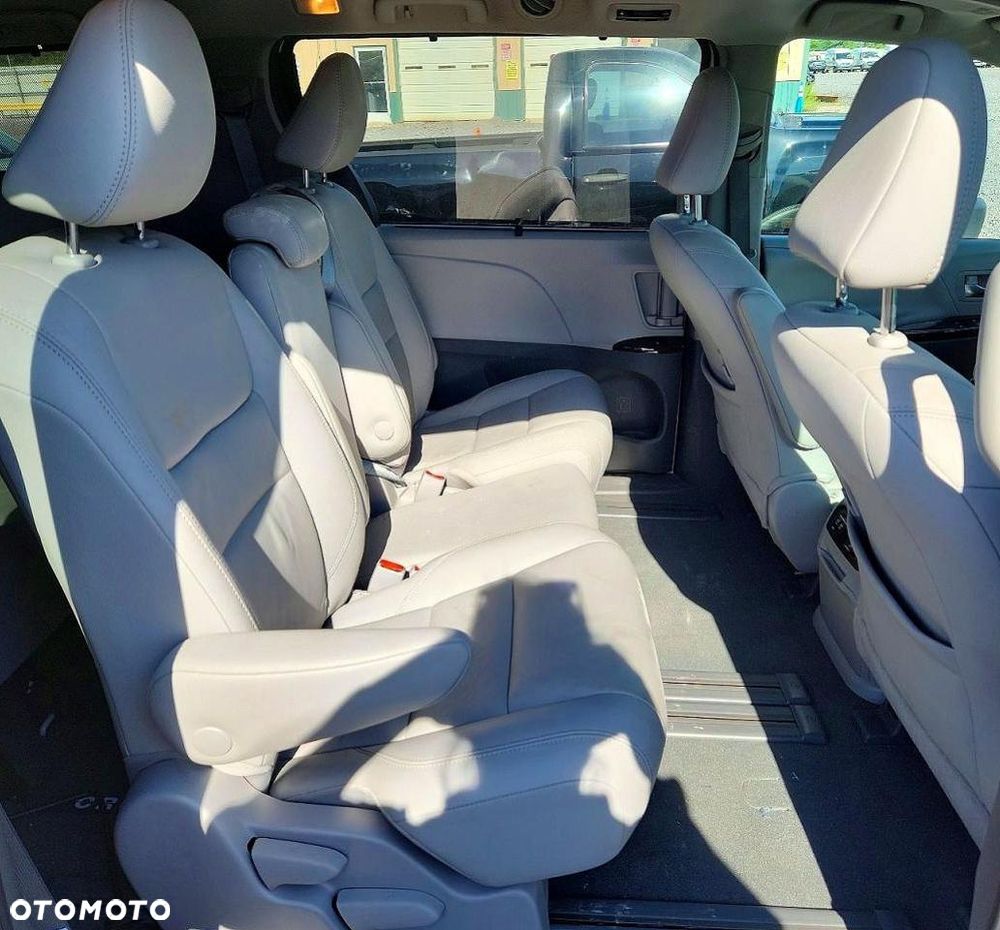 Toyota Sienna 3.5 V6 - 12