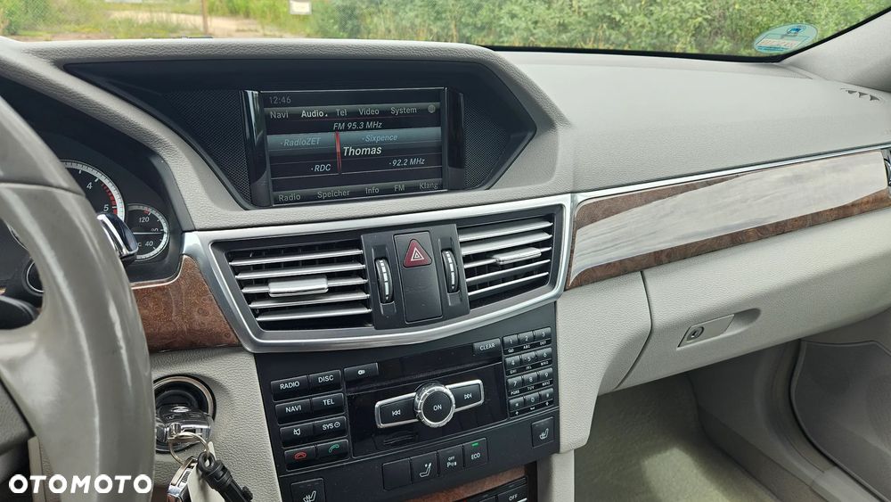 Mercedes-Benz Klasa E 300 CDI DPF BlueEFFICIENCY 7G-TRONIC Elegance - 25
