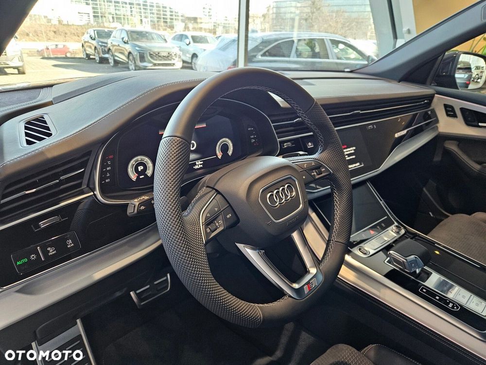 Audi Q8 - 12