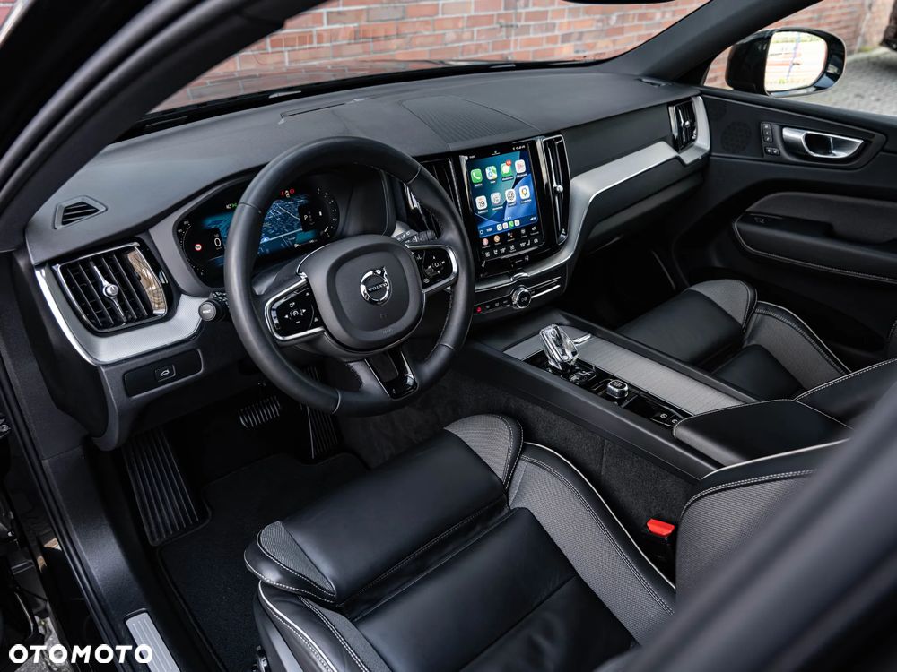 Volvo XC 60 B4 D Plus Dark - 22