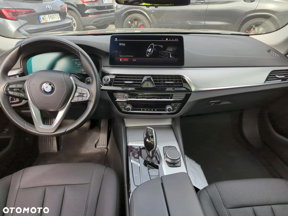 BMW Seria 5 530i mHEV - 10