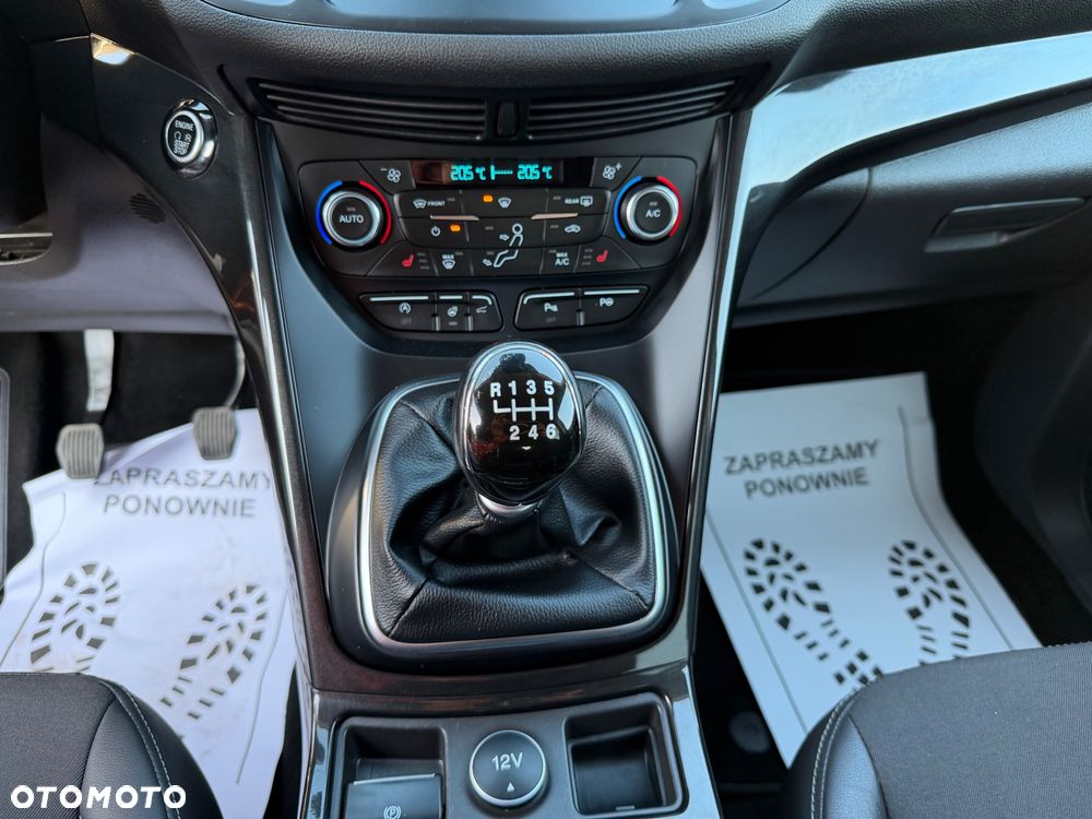 Ford Kuga 1.5 EcoBoost 2x4 Titanium - 40