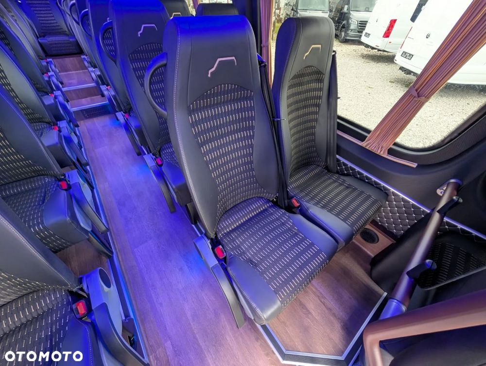 Mercedes-Benz Sprinter 519 - 19