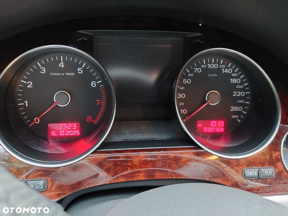 Audi A8 - 6