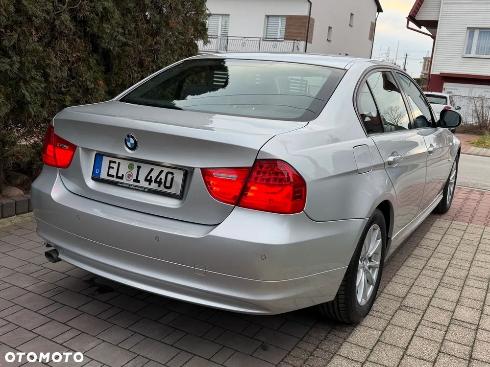 BMW Seria 3 318d DPF Edition Exclusive - 12