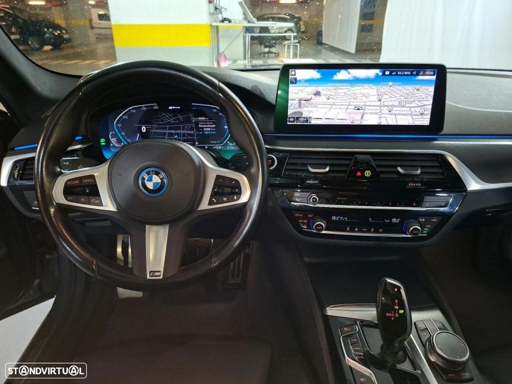 BMW 520 i Pack Desportivo M - 7