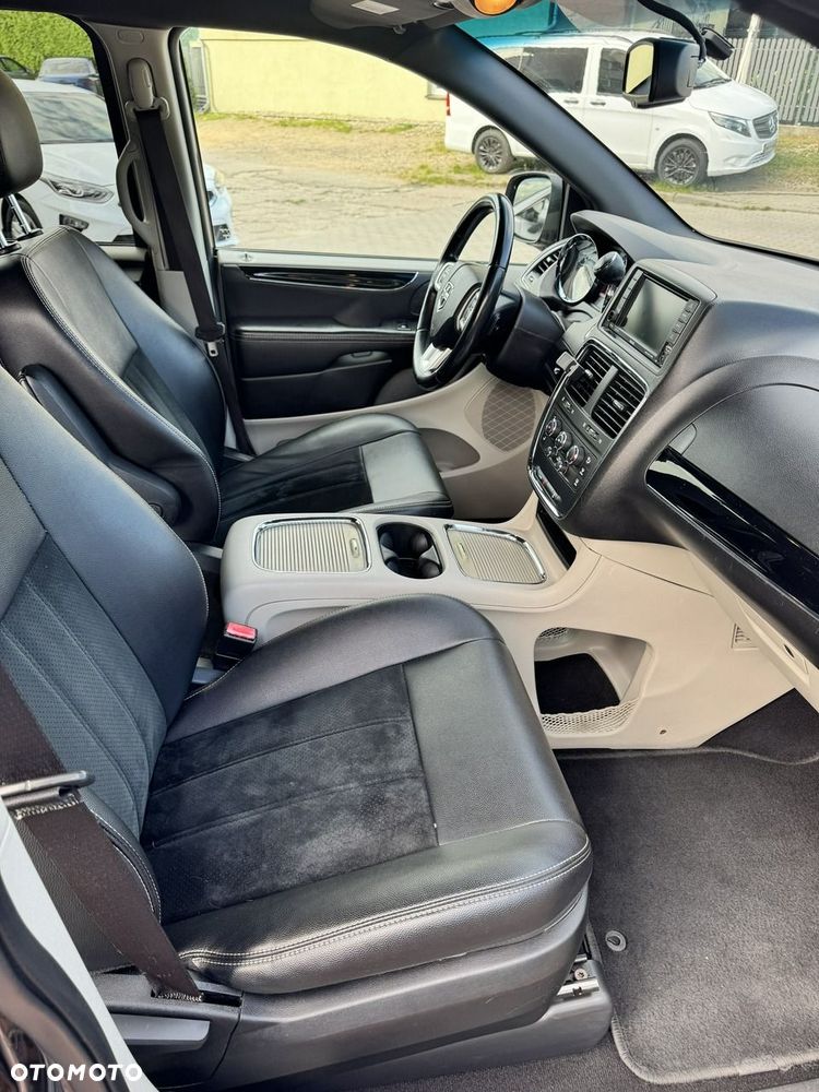 Dodge Grand Caravan - 14