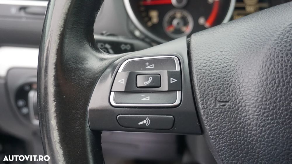 Volkswagen Golf 1.6 TDI DPF BlueMotion Technology Team - 22