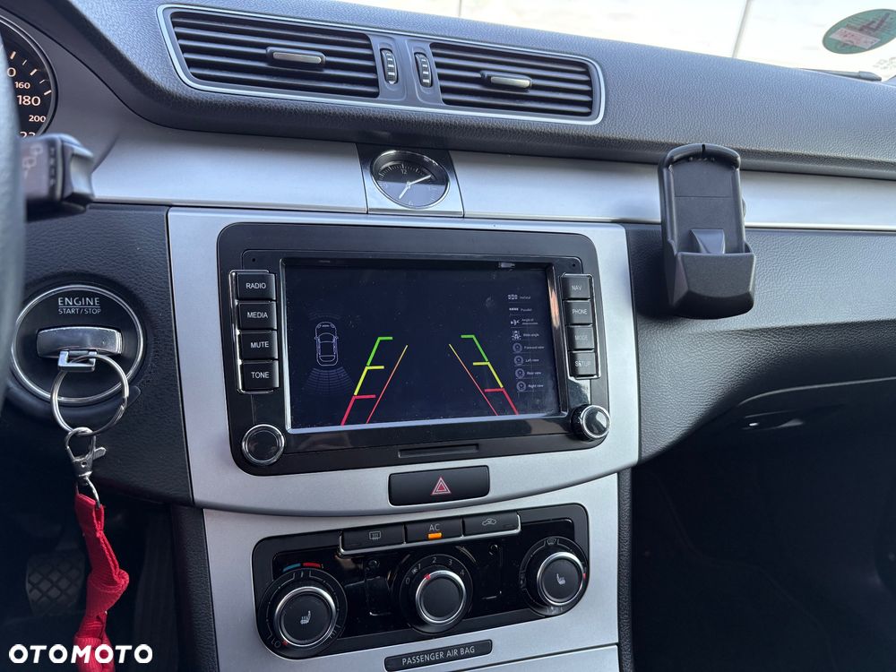 Volkswagen Passat 1.6 TDI DPF BlueMot Comfortline - 13