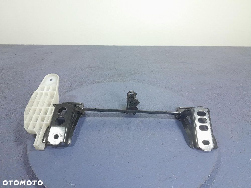TOYOTA PRIUS III LIFT 11- MOCOWANIE FOTELIKA TYŁ ISOFIX - 3