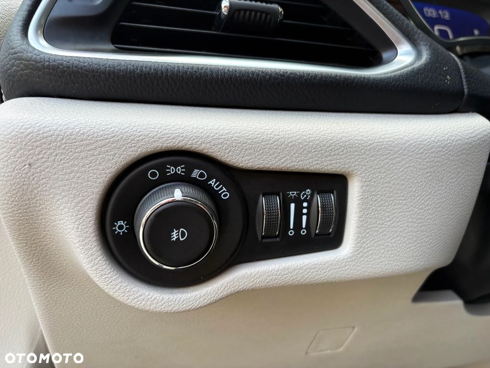 Chrysler Pacifica - 31