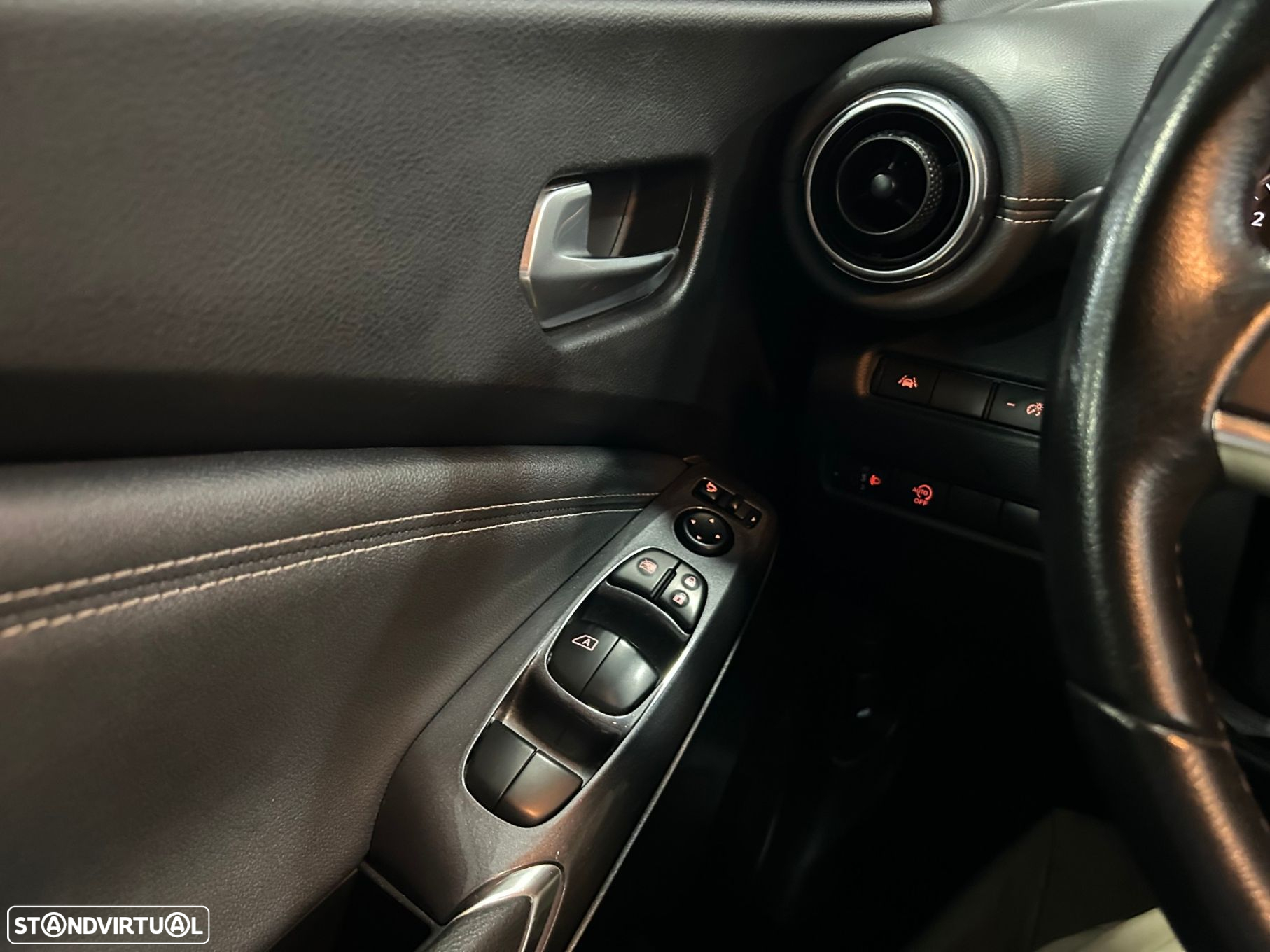 Nissan Juke 1.0 DIG-T N-Connecta - 36