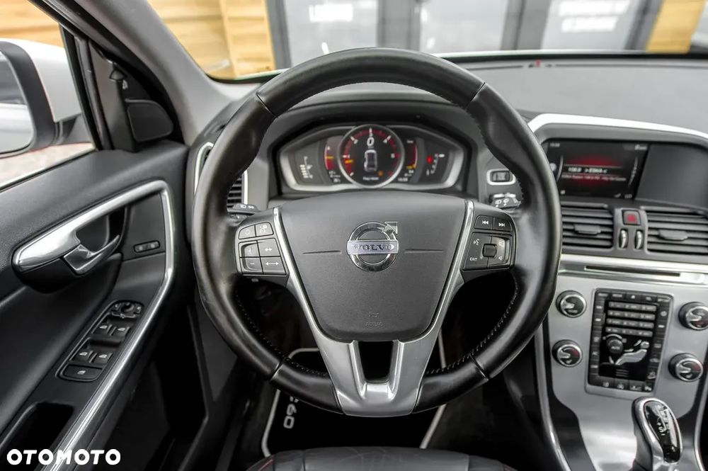 Volvo XC 60 D5 AWD Geartronic Ocean Race - 23