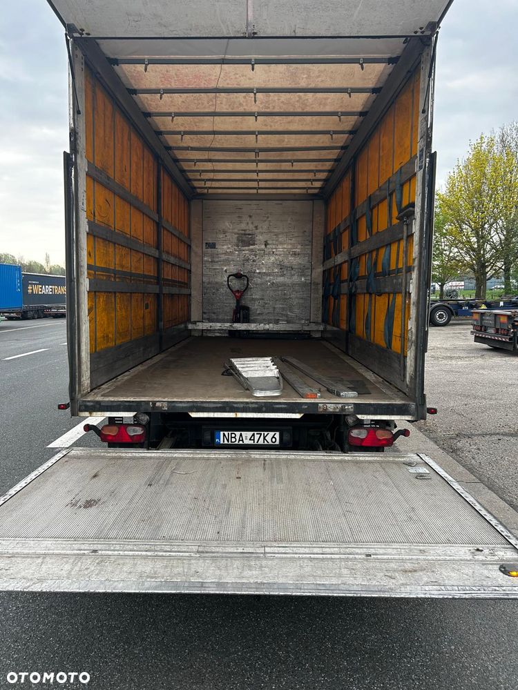 Mercedes-Benz 1832 - 11