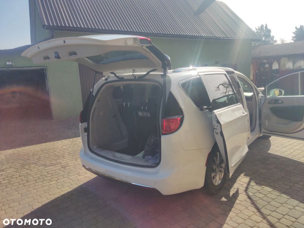 Chrysler Pacifica - 24