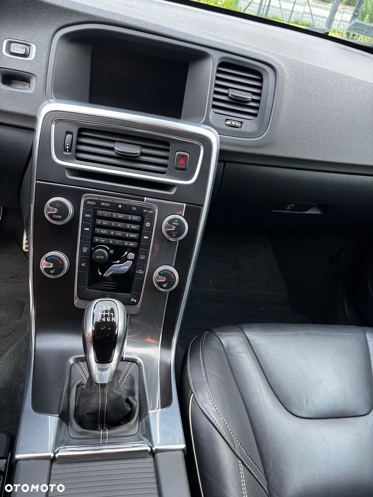 Volvo V60 D4 Drive-E R-Design Momentum - 9