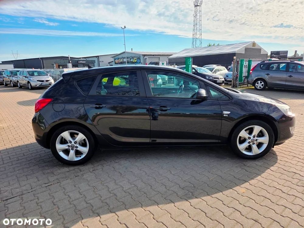 Opel Astra 2012 photo 5