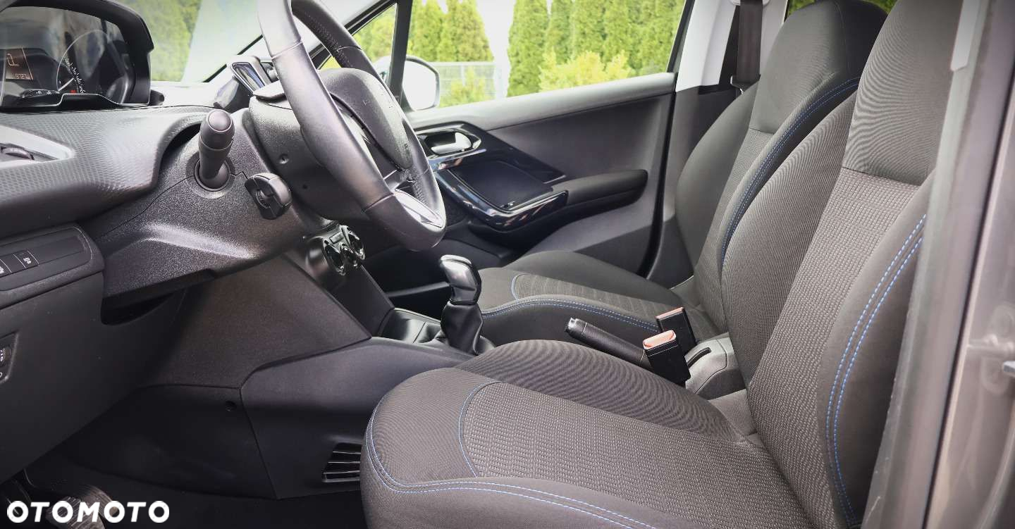 Peugeot 208 - 15