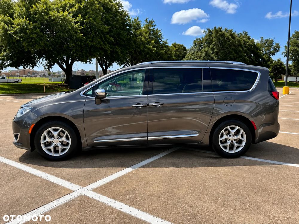Chrysler Pacifica - 2
