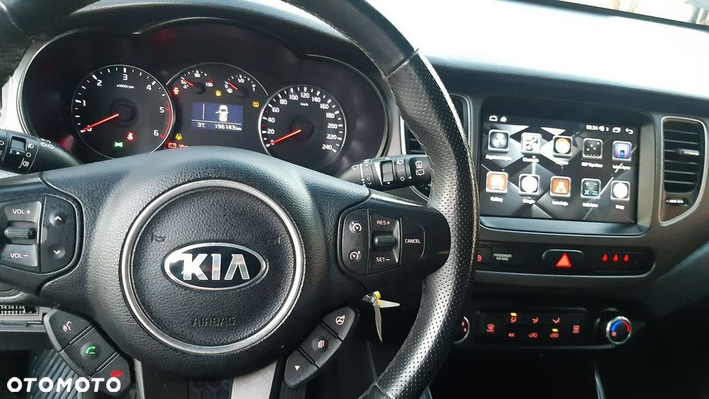 Kia Carens - 24