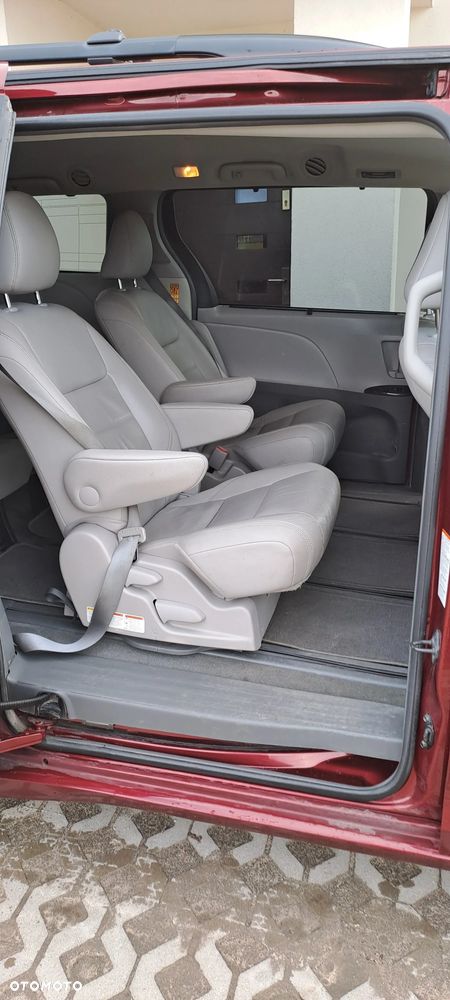 Toyota Sienna 3.5 XLE AWD - 7