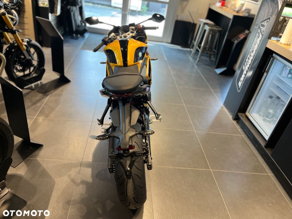 Triumph Daytona - 5