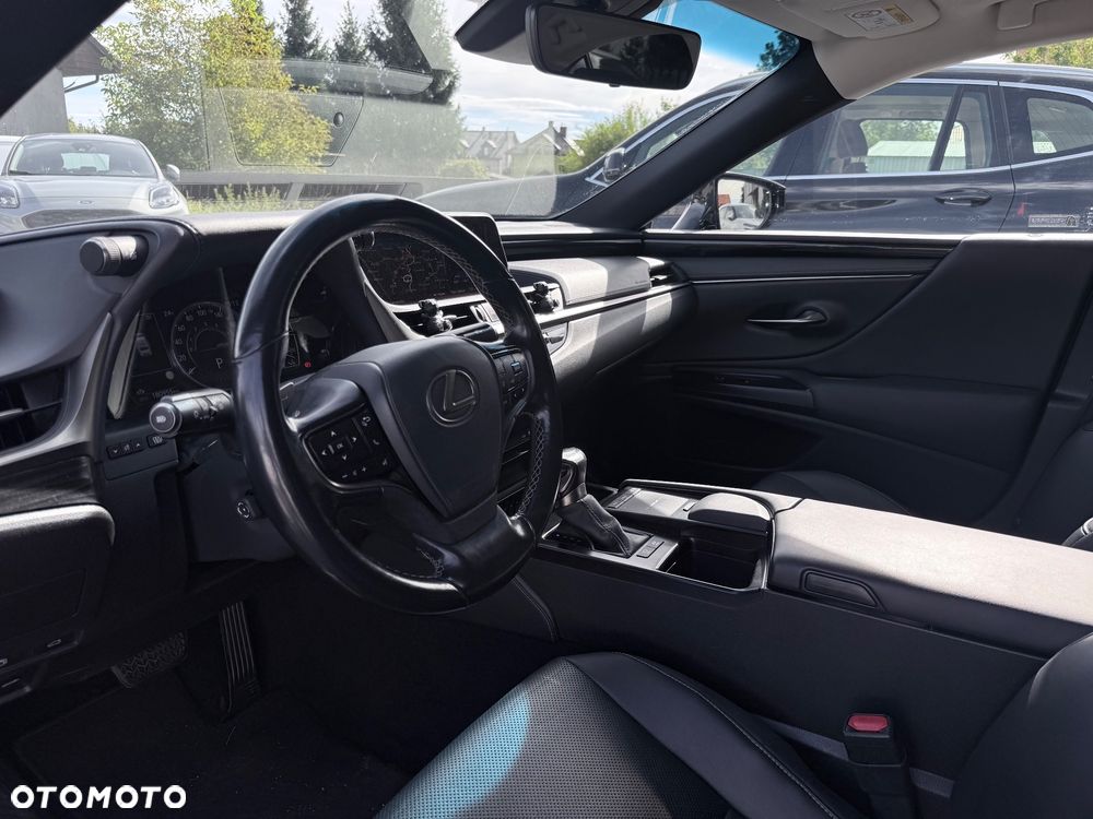 Lexus ES 2021
