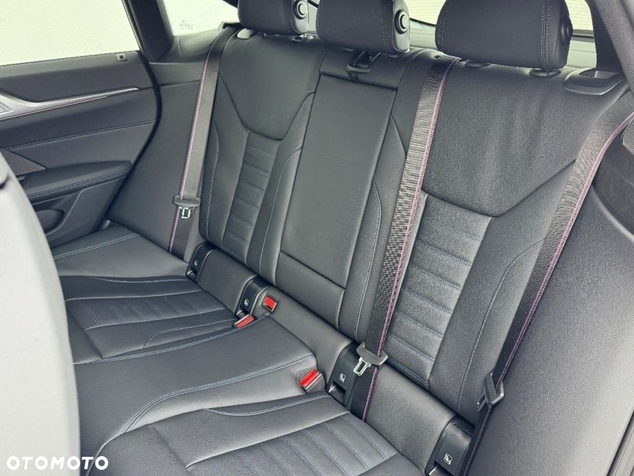 BMW Seria 4 M440i xDrive mHEV - 15