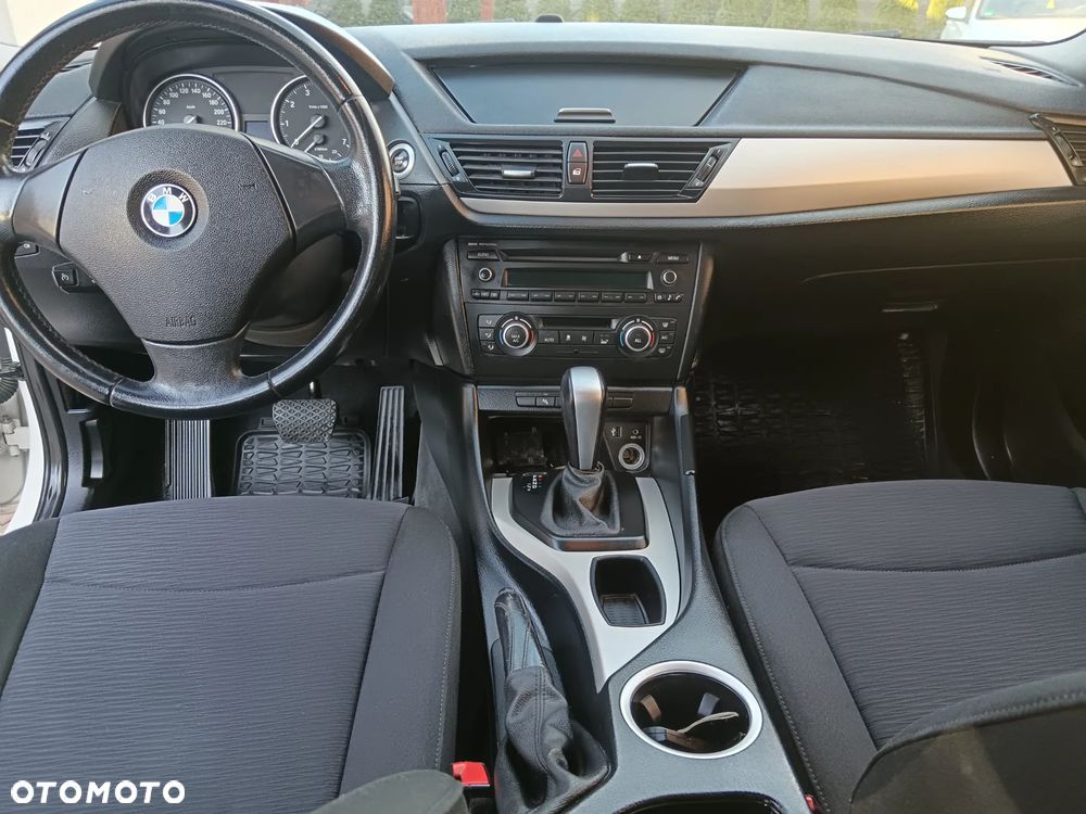 BMW X1 sDrive18i - 11