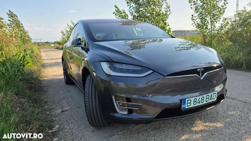 Tesla Model X - 15