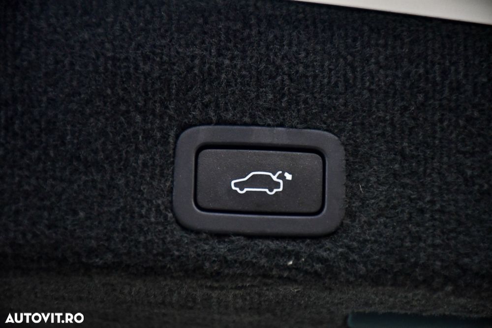 Volvo XC 60 D4 AWD Ocean Race - 19