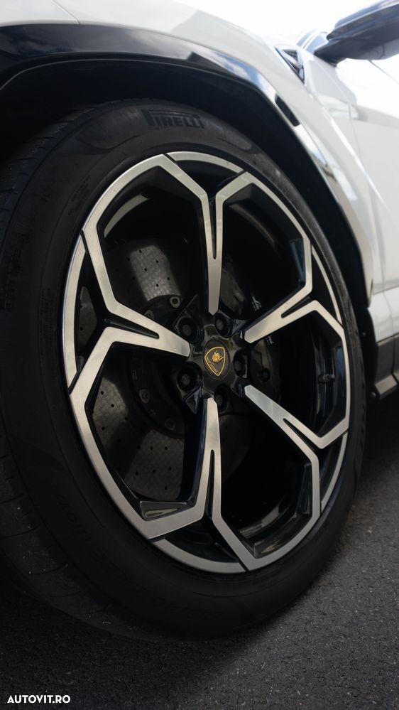 Lamborghini URUS - 11