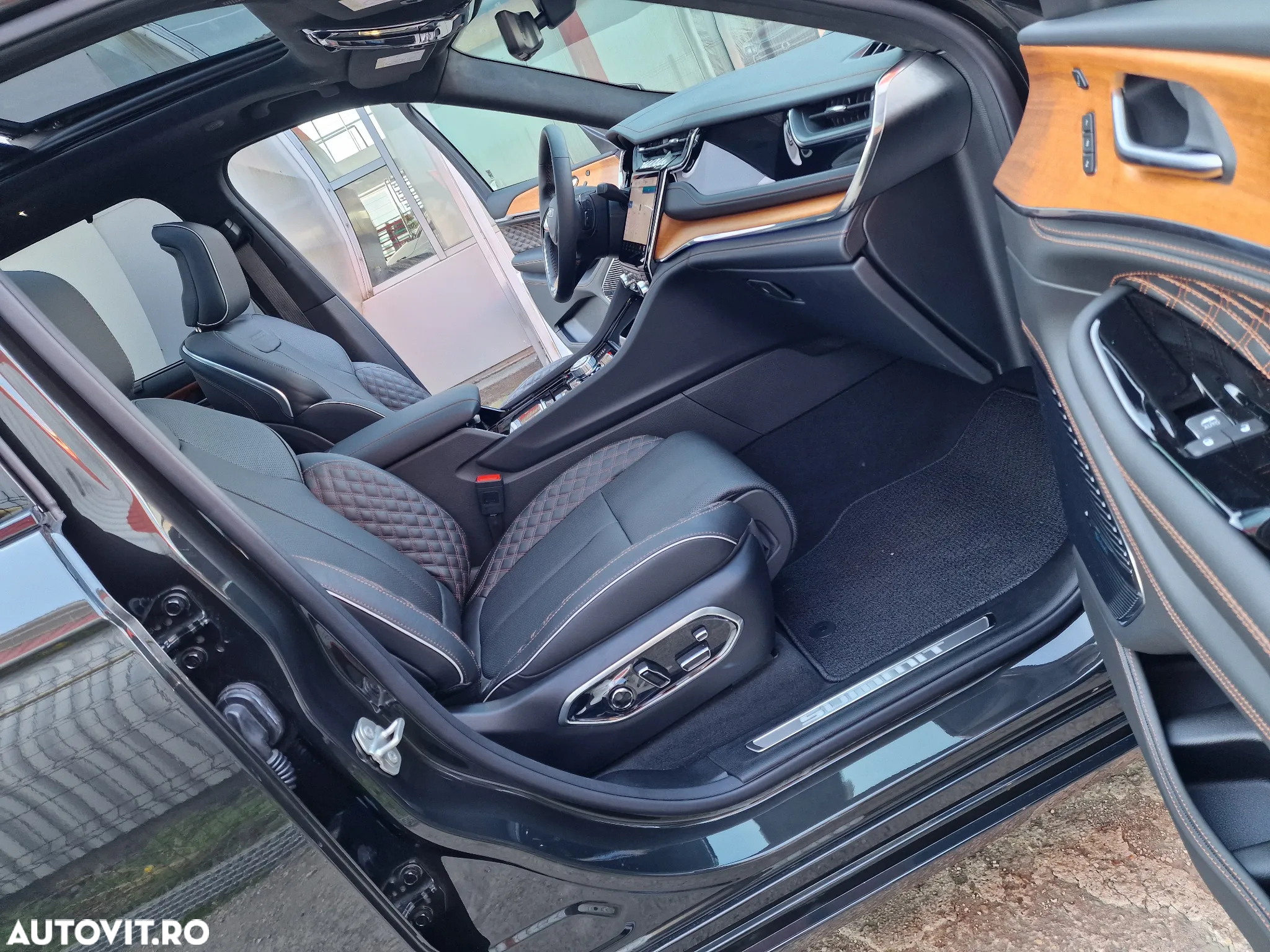 Jeep Grand Cherokee - 16