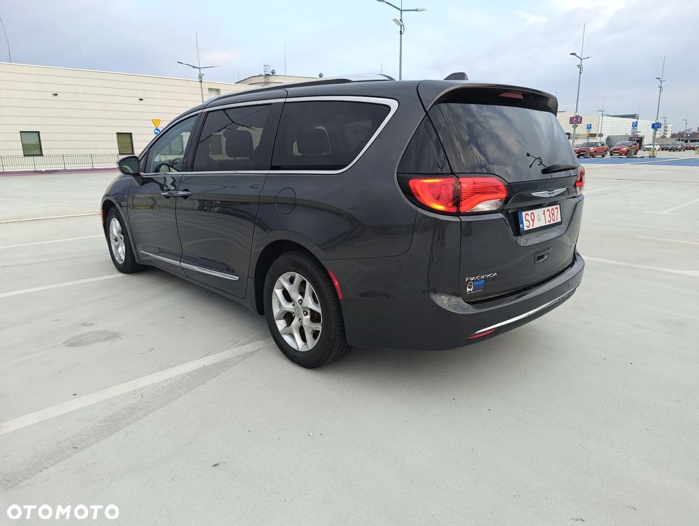 Chrysler Pacifica - 3