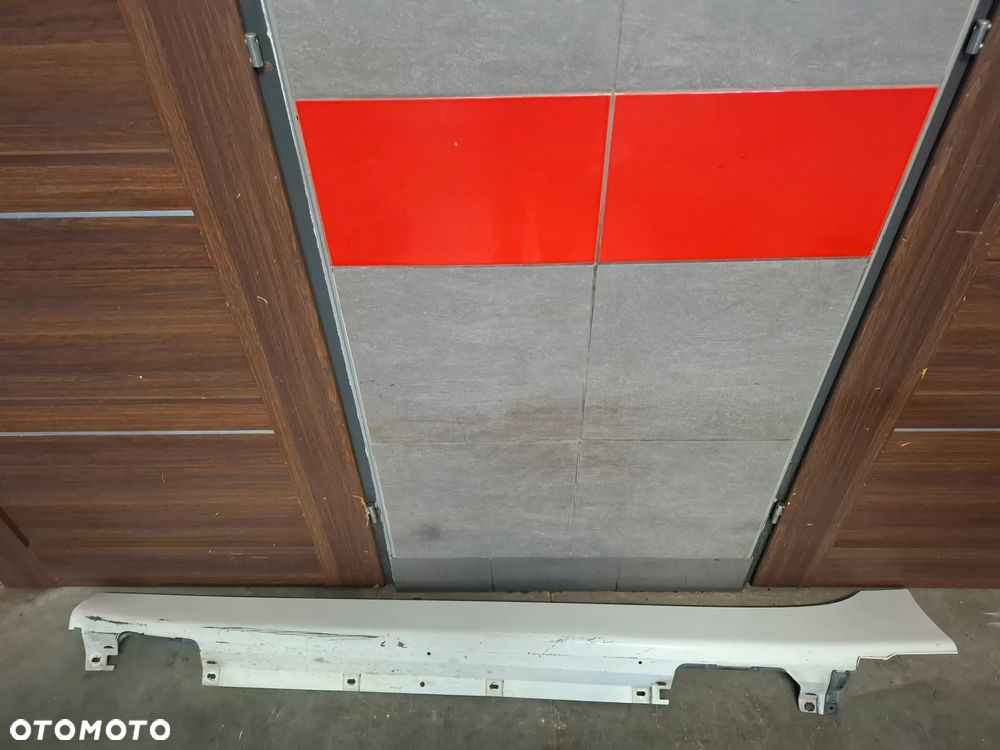 Nakładka progowa lewa BMW 2 F45 2015 rok kolor 300 nr 7318749 - 2
