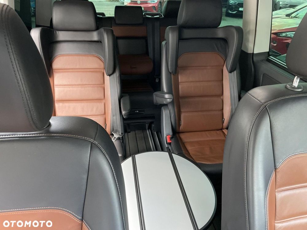 Volkswagen Multivan - 25